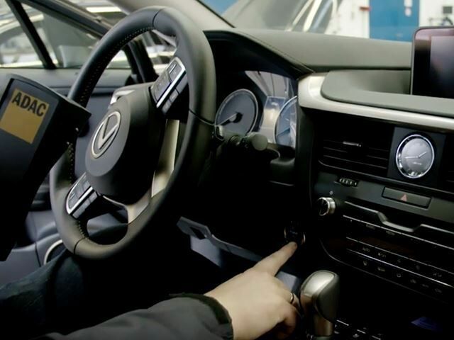Pencuri Terjebak Di Mobil Pintar 2