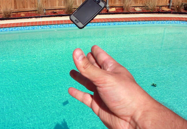 Hindari Smartphone Jatuh 4