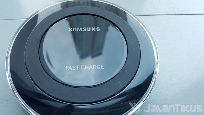 Review Samsung Qi Wireless Charger Pad Fast Charge 1