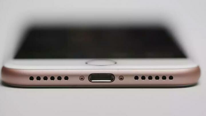 tempat earphone iphone 7 plus
