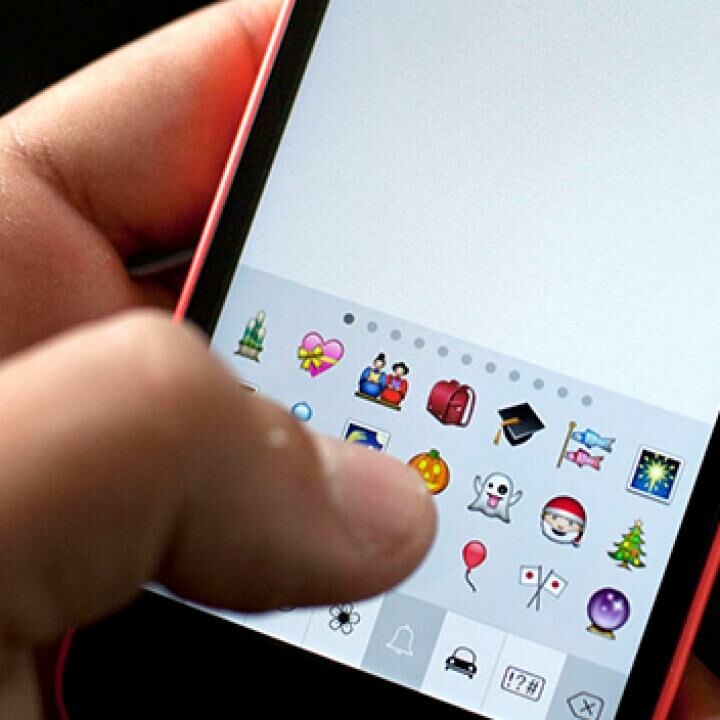 Cara Menginstal Emoji Iphone Di Smartphone Android Jalantikus Com