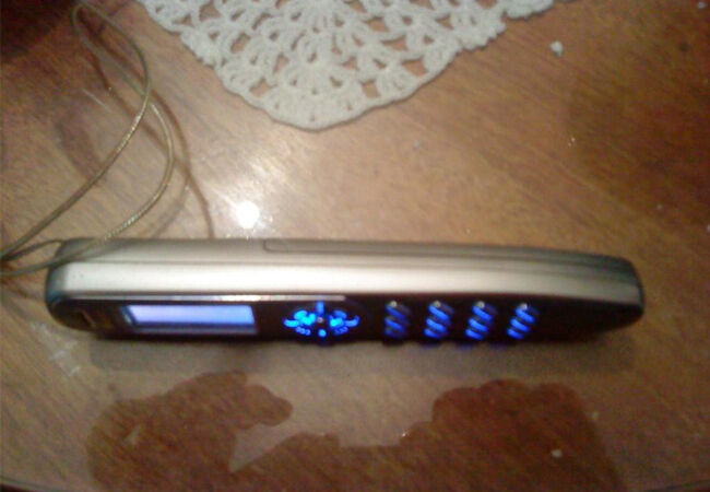 Handphone Bentuk Paling Unik 5