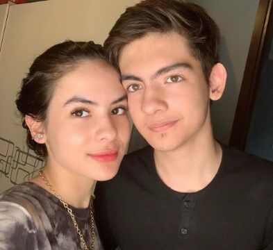 Pasangan Kakak Adik Yang Paling Romantis 39710