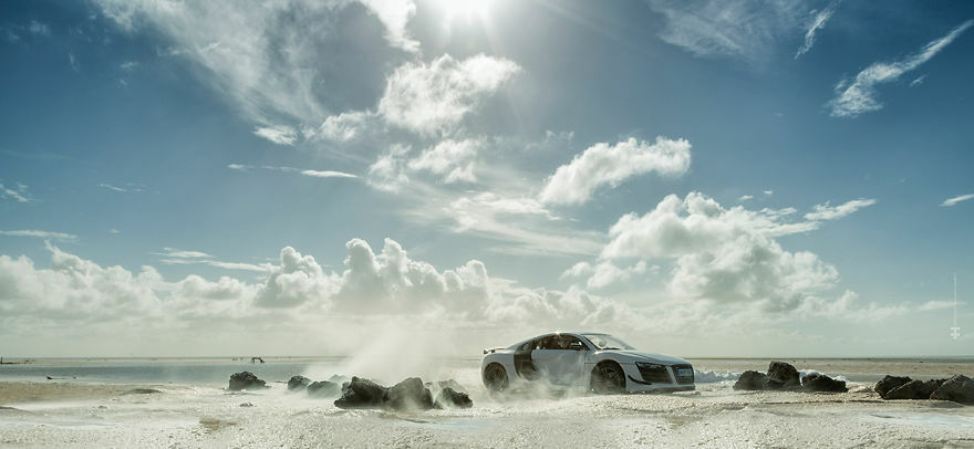 Audi R8 Difoto Dengan Mobil Mainan 4