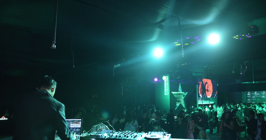 6 Dipha Barus Menghibur Para Tamu Di Heineken Openbondsworld Party