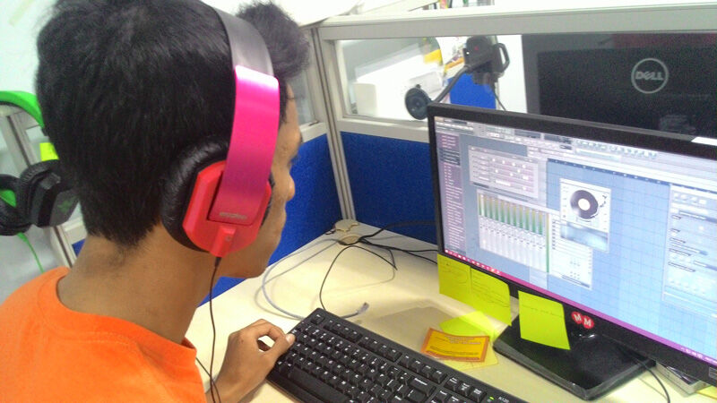 Headphone Vs Headset Vs Earphone 3