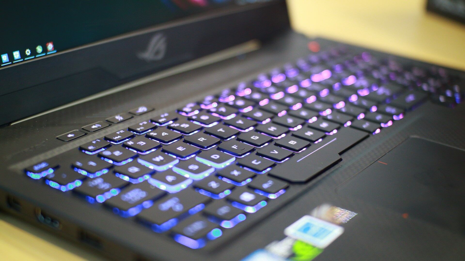 review-asus-rog-strix-gl503vm-scar-edition-3 - besar