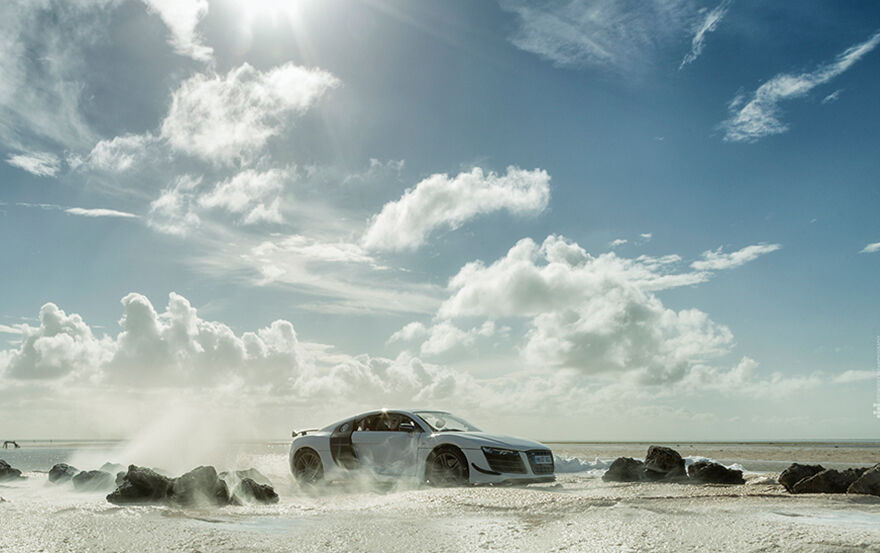 Audi R8 Difoto Dengan Mobil Mainan 8