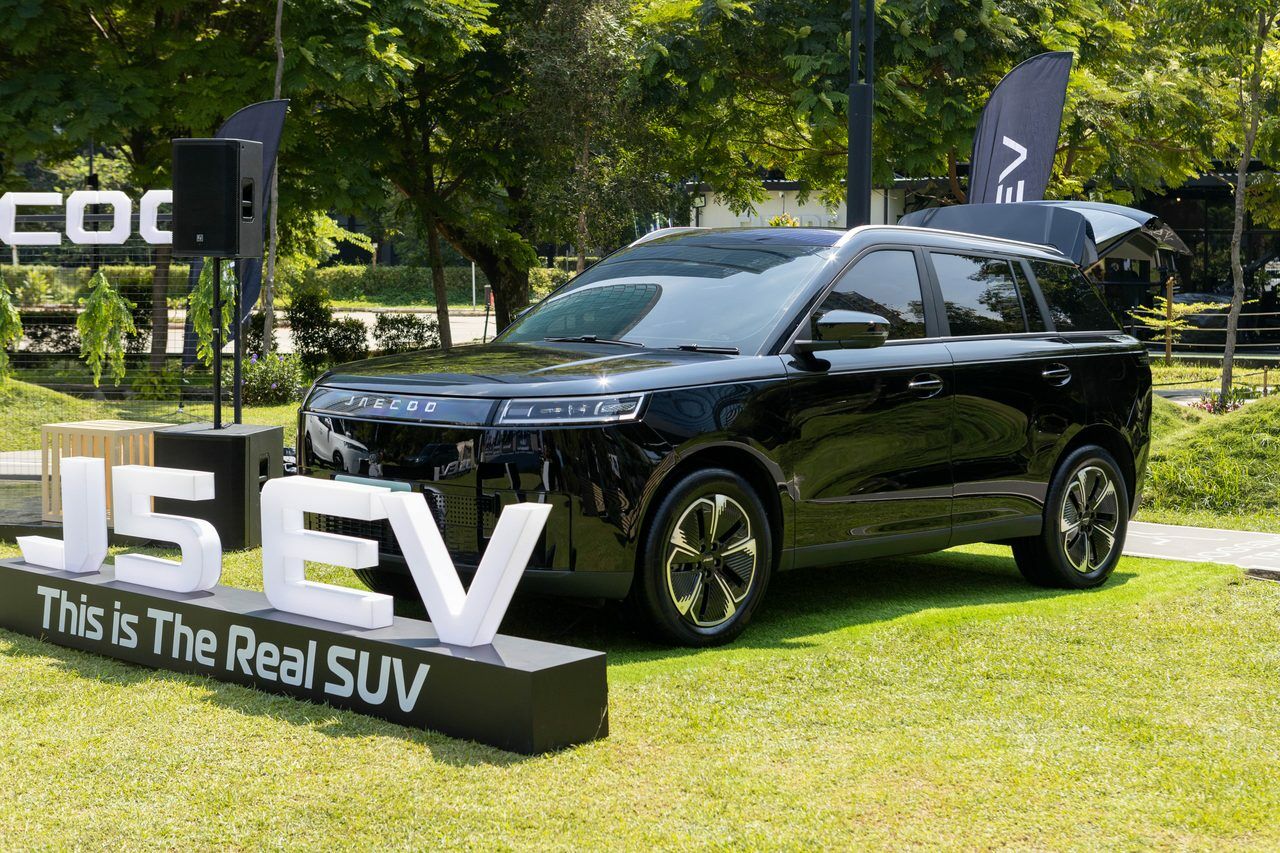 Foto 1 2 Tampak Serong Depan JAECOO J5 EV Yang Menonjolkan Desain Modern Dan Proporsi Tegas Khas The Real SUV 7d90a
