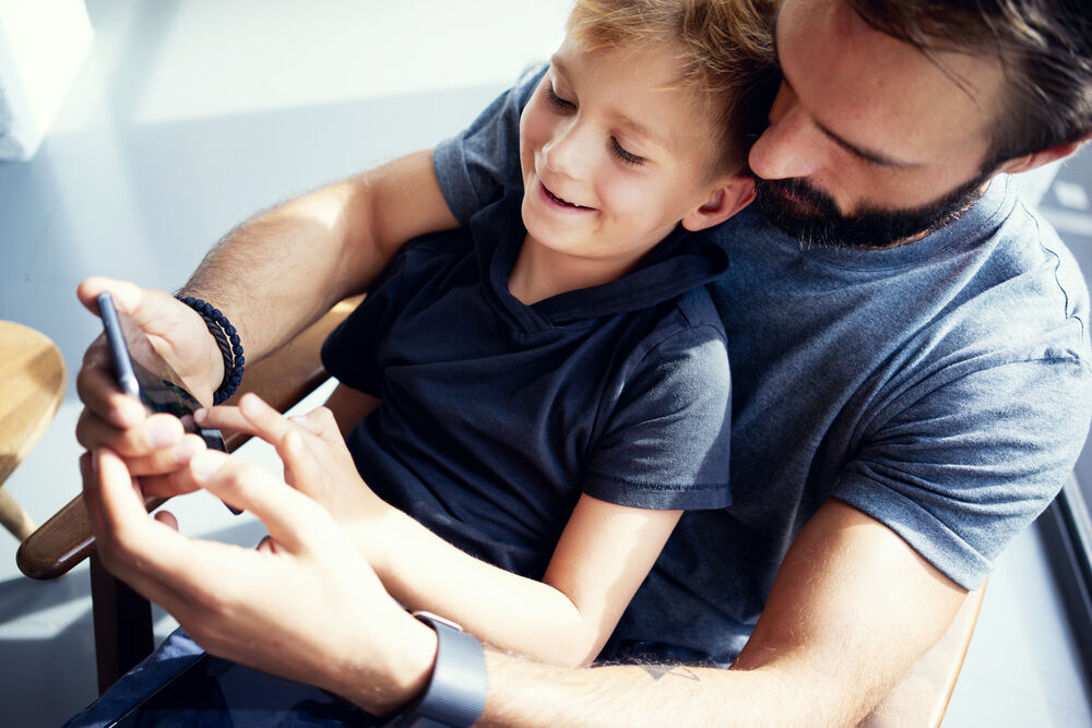 Awasi Penggunaan Smartphone Anak Anak