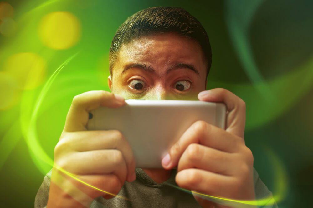 Bermain Mobile Legends 2