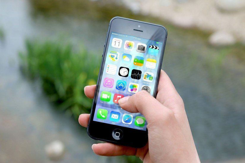 Apple Apps Hand 3510 825x550