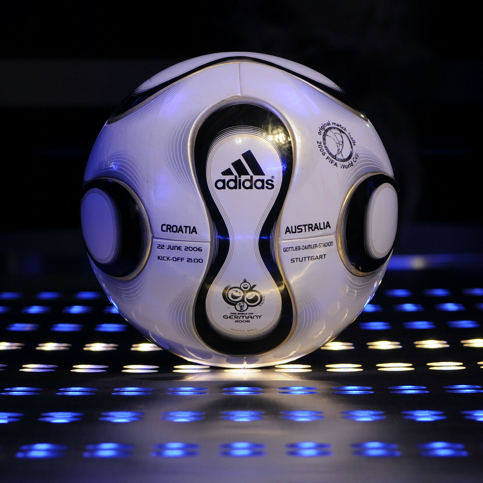 Evolusi Bola Resmi Piala Dunia 4