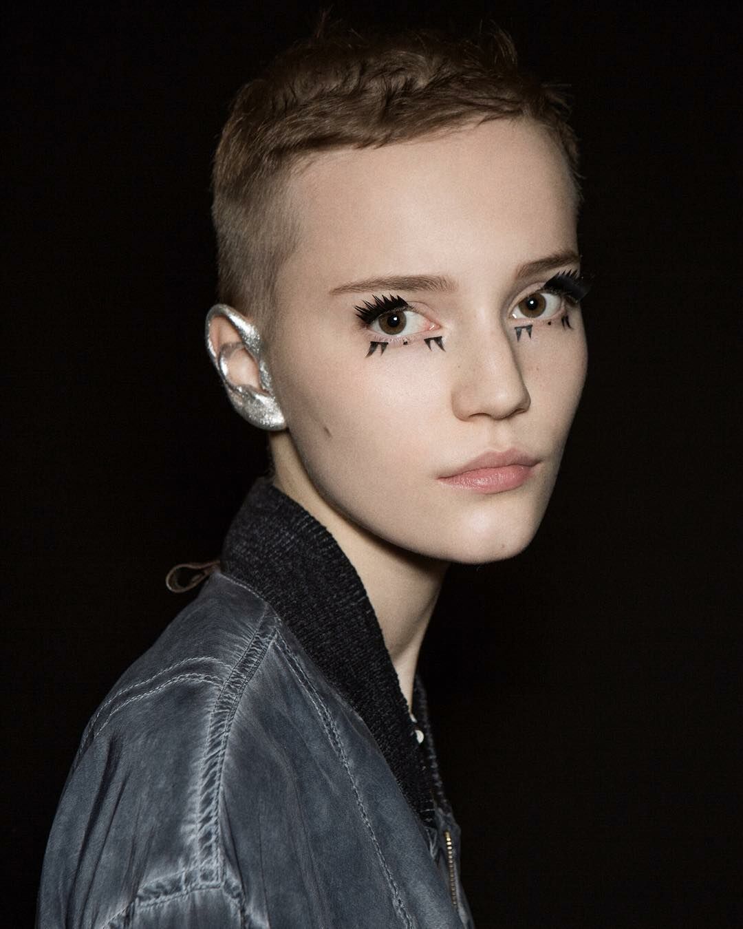 Ear Makeup 4